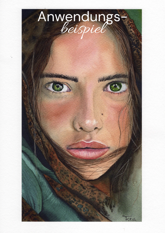 Aquarellporträt einer Frau mit Kopftuch, realistische Gesichtszüge, warme Hauttöne, grüne Augen, A4-Druck.