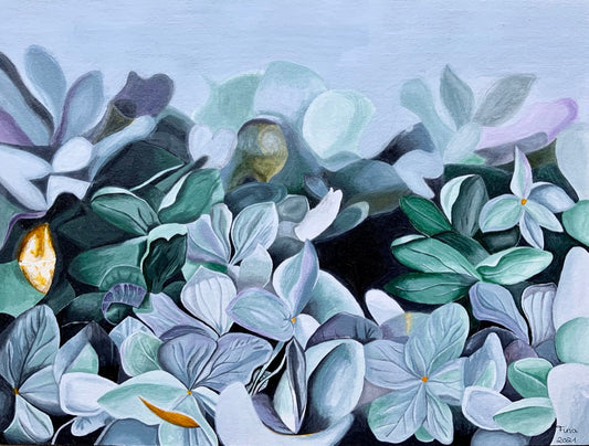 Hortensien, Acrylbild einer bläulich-violetten Blüte mit feinen Schattierungen vor dunkler Fläche