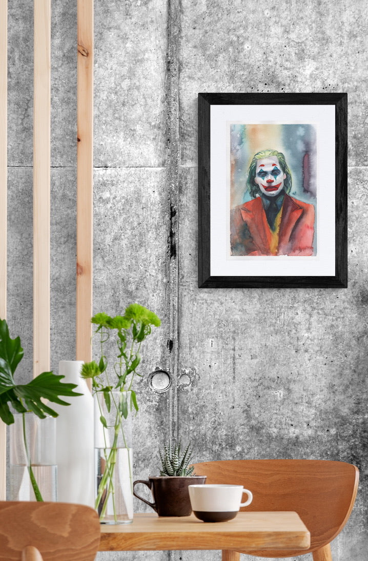 Aquarellgemälde einer Person mit grünen Haaren, rotem Sakko und schwarzem Hemd vor unscharfem, mehrfarbigem Hintergrund.