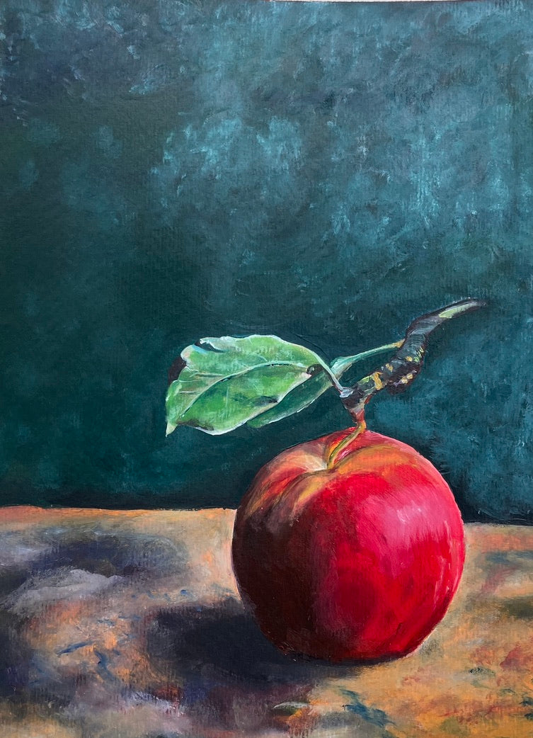 Ölgemälde eines roten Apfels mit grünem Blatt vor dunklem Hintergrund auf einer Oberfläche.
